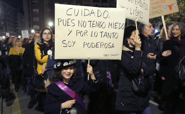 Día Internacional de la Mujer | Imágenes de una marcha histórica para el feminismo asturiano