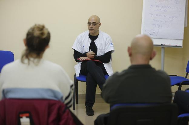 415 personas hicieron en 2018 terapia de grupo para superar el estrés laboral