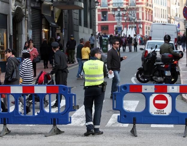 El desfile se celebra sin incidentes y bajo el refuerzo de las medidas de seguridad