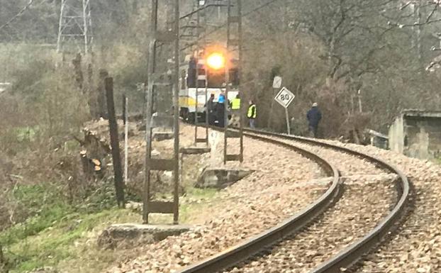 Fallece un vecino de Blimea tras ser atropellado por un tren de Feve
