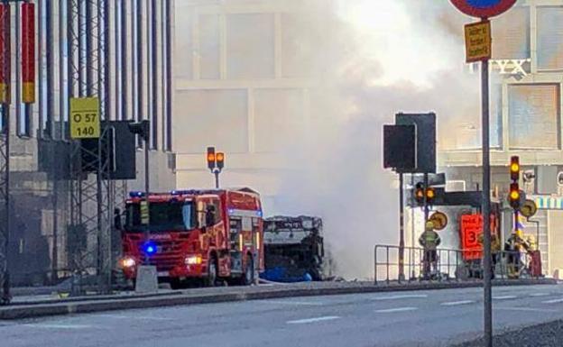 Un autobús explota en el centro de Estocolmo