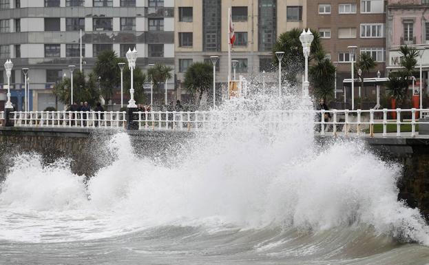 Asturias, en riesgo por nevadas y fuerte oleaje