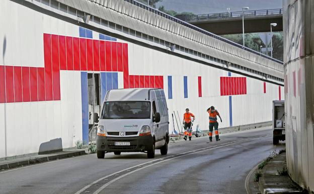 Un accidente en el túnel de El Llano provoca atascos kilométricos