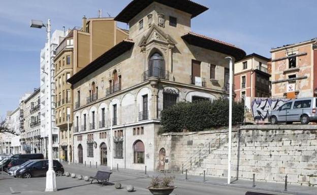 IU teme que la Casa Paquet acabe siendo explotada como hotel