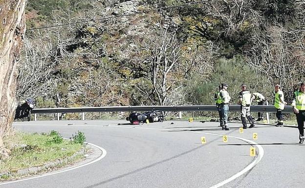 Fallece un motorista de 44 años en un accidente en Cangas del Narcea