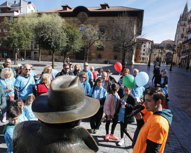 Una marea de solidaridad a golpe de zapatilla