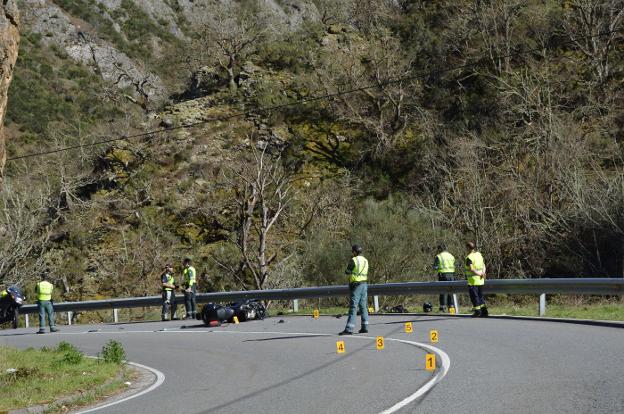 Fallece un motorista de 44 años en una curva entre Cangas e Ibias