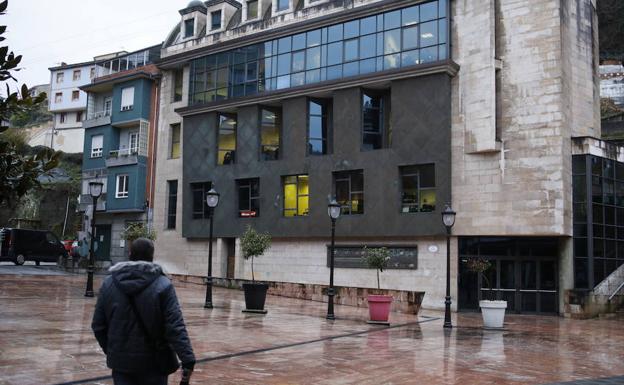 El vídeo «muy heavy» que advierte del riesgo de cierre del Conservatorio del Nalón