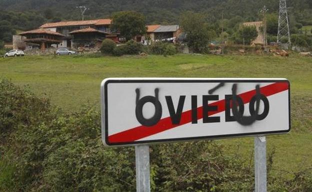 La plataforma contra el bable suma 4.200 firmas contra la toponimia en asturiano de Oviedo