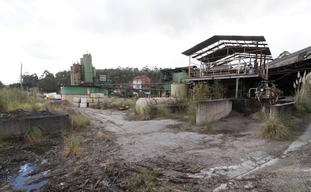 Herido grave un trabajador al ser atropellado por una pala en una mina de Llanera