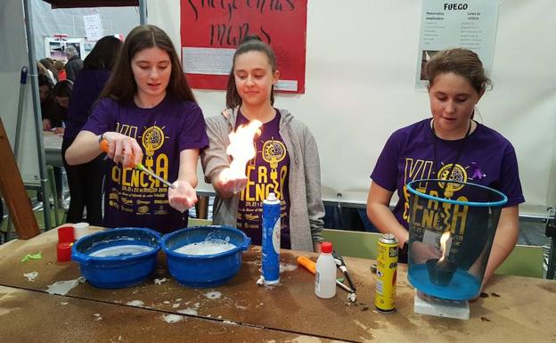 La mujer, protagonista de la Feria de la Ciencia de Navia