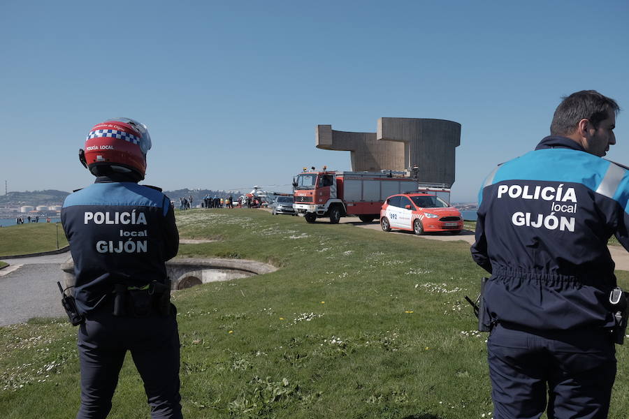 Así fue el rescate de la joven que se precipitó desde el Cerro en Gijón