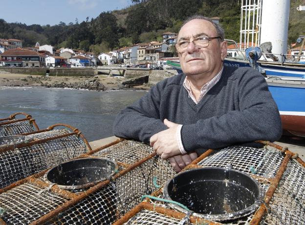 «Es muy duro ver cómo viene un barco vasco a llevarse lo que a ti no te dejaron pescar»