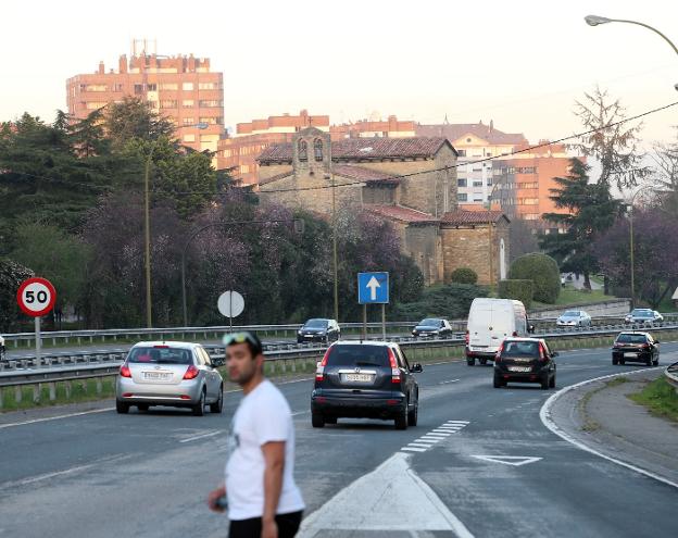 Rosón admite que el Bulevar de Santullano «está en vía muerta», pero culpa a PSOE y PP