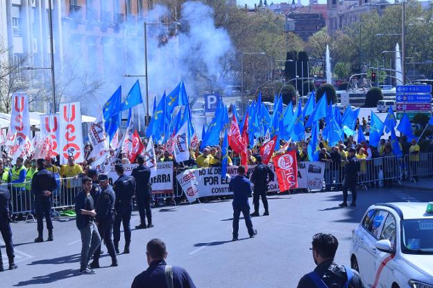 La tensión por el cierre de las plantas de Alcoa llega a las puertas del Congreso