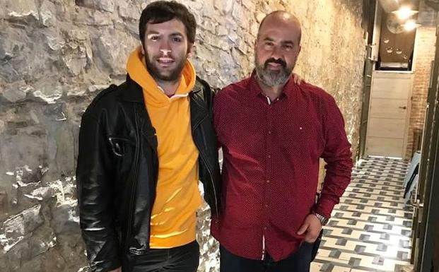 Ricardo Gómez y Juan Echanove recargan pilas en Gijón