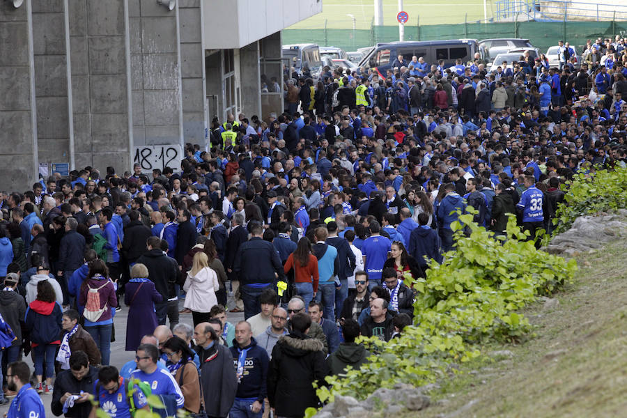 Minuto 12: las imágenes de la protesta de la afición del Real Oviedo