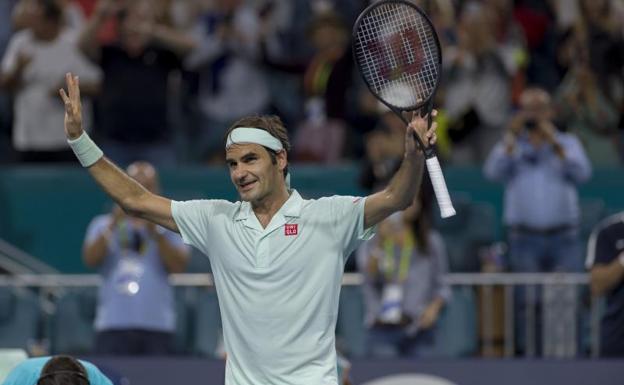 Federer liquida a Isner y conquista su cuarto título en Miami