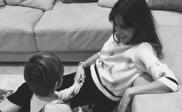 La periodista Isabel Jiménez, socia y amiga de Sara Carbonero, da a luz a su primer hijo