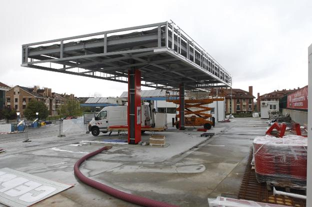 Vecinos de Viesques recurren ante el juez la licencia de la nueva gasolinera