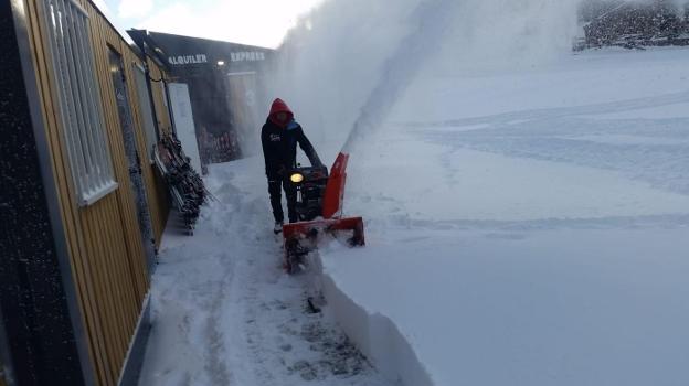 La nieve anima las reservas de esquí