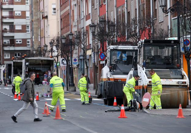 Obras de adecuación de la calzada en La Ería. / ALEX PIÑA