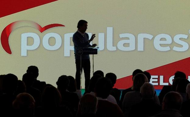 Aznar pide «no votar con las tripas» ante un PSOE «no constitucionalista»