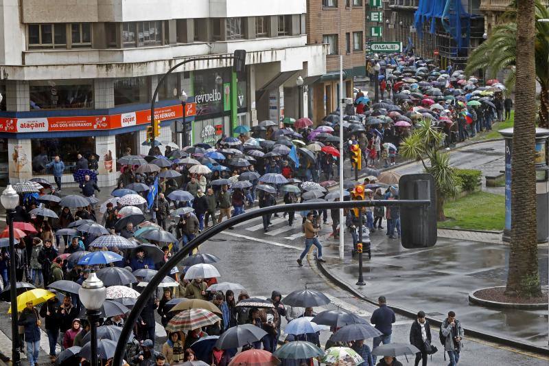 La oficialidad desafía a la lluvia
