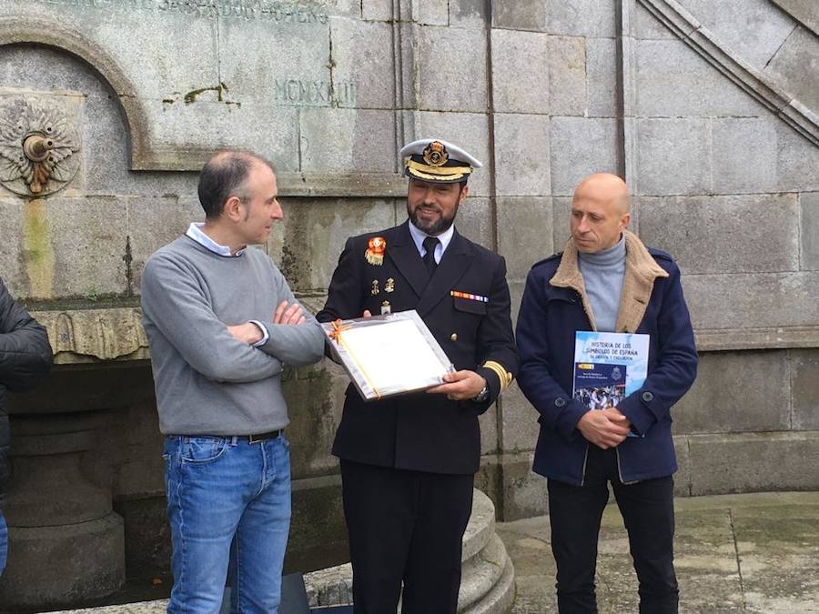 Alumnos del Foro Comunicación y Escuela visitan la Escuela Naval Militar de Marín