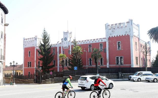 El Ayuntamiento y Defensa se dan un mes para cerrar el precio por la fábrica de Armas de La Vega