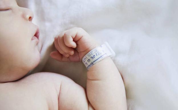 Nace el primer bebé con tres padres