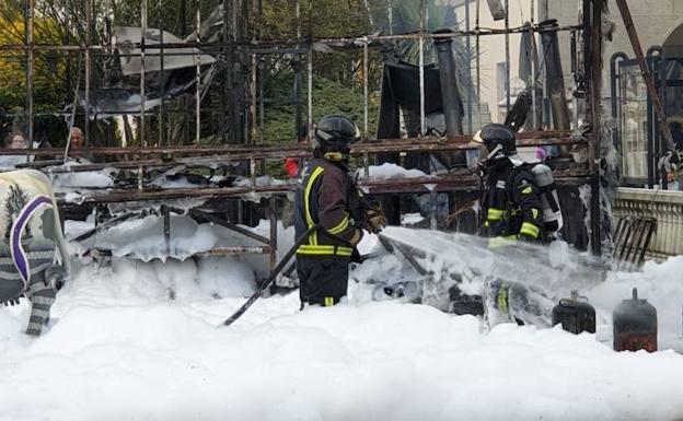 Extinguido el fuego que arrasó una churrería en Vegadeo