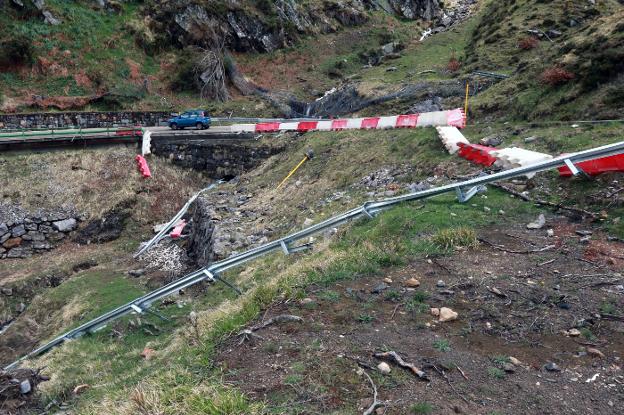 Nuevos argayos incrementan la falta de seguridad en la carretera de San Isidro