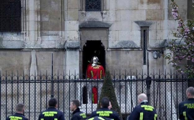 Las obras de Notre Dame salvadas gracias a la cadena humana