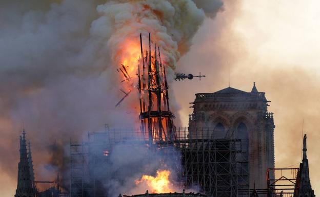 Francia lanza un concurso internacional para reconstruir la aguja de Notre Dame