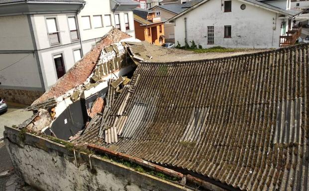 Se derrumba el techo de una discoteca de Tapia de Casariego