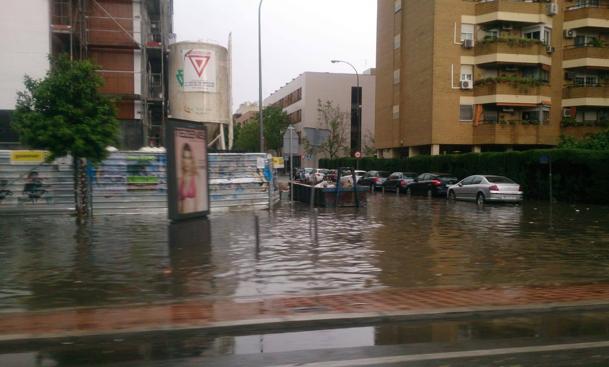 El vídeo de la espectacular lluvia y granizo caídos sobre Sevilla que obligó a suspender las procesiones