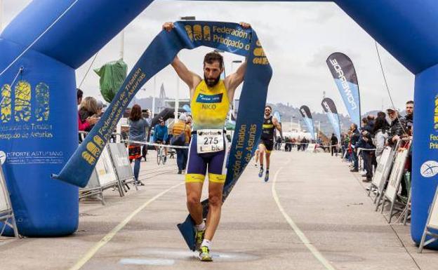 Miguel Arboleya y Andrea Mediero se llevan el Duatlón Villa de Gijón