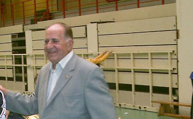 Fallece 'Luqui', histórico entrenador de voleibol