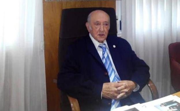 Adiós a Julián Burgos Pascual, decano de las letras asturianas