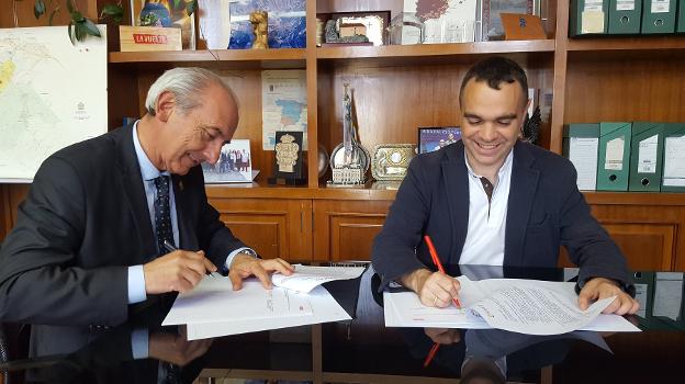 El Ayuntamiento de Corvera firma un convenio con la Cámara para asesorar a emprendedores