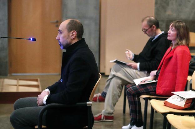 El Niemeyer pagó a través de facturas falsas al exdirector de producción, que cobraba el paro