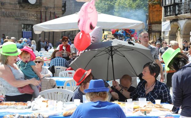 Atracón festivo en las calles de Avilés