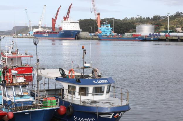 Los tráficos en los muelles portuarios caen un 4,1% en el primer trimestre