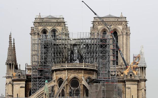 La policía halló colillas en los andamios donde surgió el fuego de Notre Dame