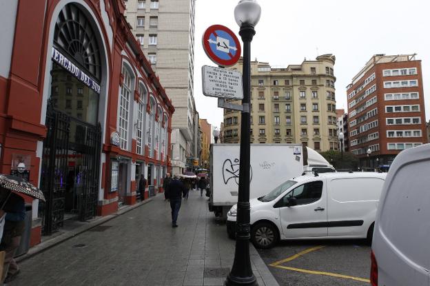 Las zonas de carga y descarga dejarán de estar disponibles a mediodía en Gijón