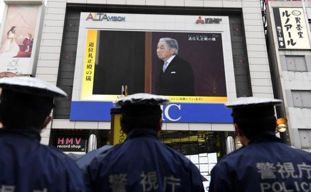 El nuevo emperador de Japón empieza su reinado tras la abdicación de su padre