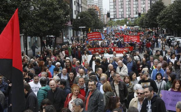 Primero de Mayo: Los sindicatos reclaman en Gijón al nuevo Gobierno «que cumpla lo prometido» en campaña