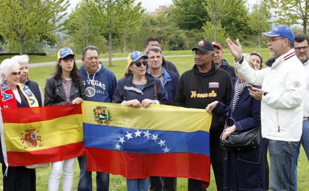 Venezolanos en Asturias apoyan a Juan Guaidó: «Esta tiene que ser la definitiva, de aquí no hay retorno»