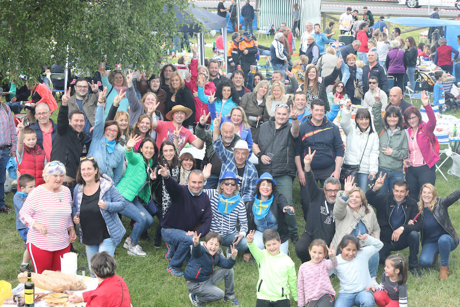 La fiesta toma el embalse de Trasona